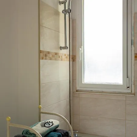 Apartment Paris Saclay Rer: Cozy 2br Near Station & Universities Orsay