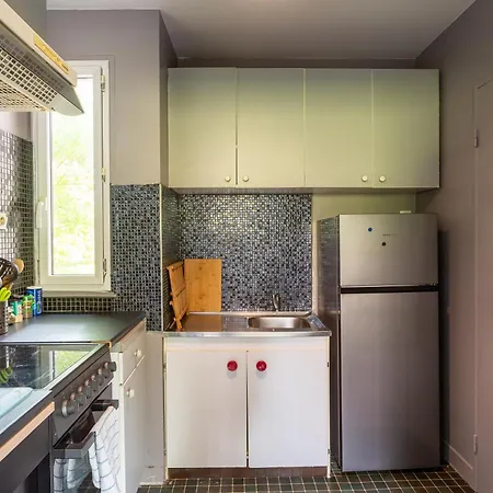 Paris Saclay Rer: Cozy 2br Near Station & Universities Apartment
